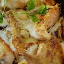Lapin à la crème , oignons , champignons